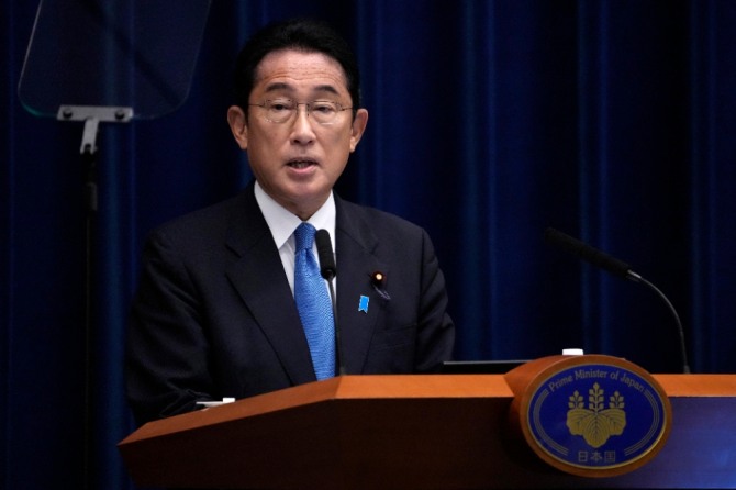 코로나19 확진 후 격리 해제된 기시다 후미오 일본 총리가 지난달 31일 도쿄 총리 관저에서 대면 기자회견하고 있다. 사진=뉴시스.