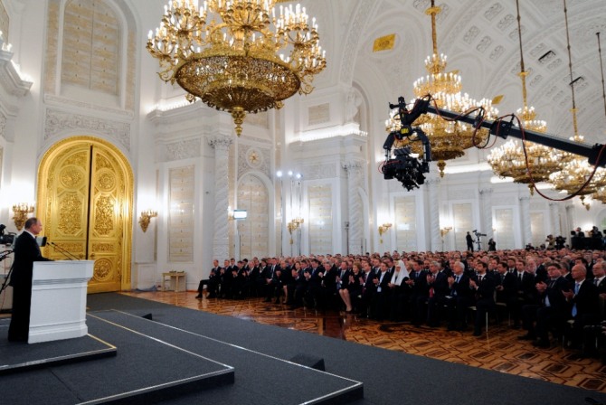 푸틴 러시아 대통령이 크렘린 궁에서 연설을 하고 있는 모습 