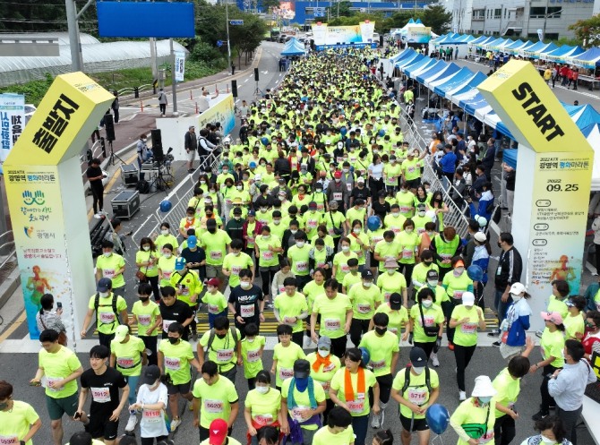 ‘2022 KTX광명역 평화마라톤대회’가 지난 25일 KTX광명역 일원에서 전국 마라톤 동호인 등 3,600여 명이 참가한 가운데 성황리에 마무리됐다. 사진=광명시