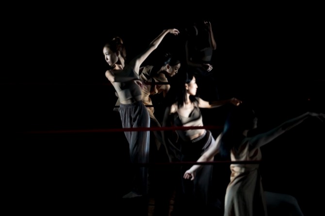 이정민 안무의 '혼선(混線)'