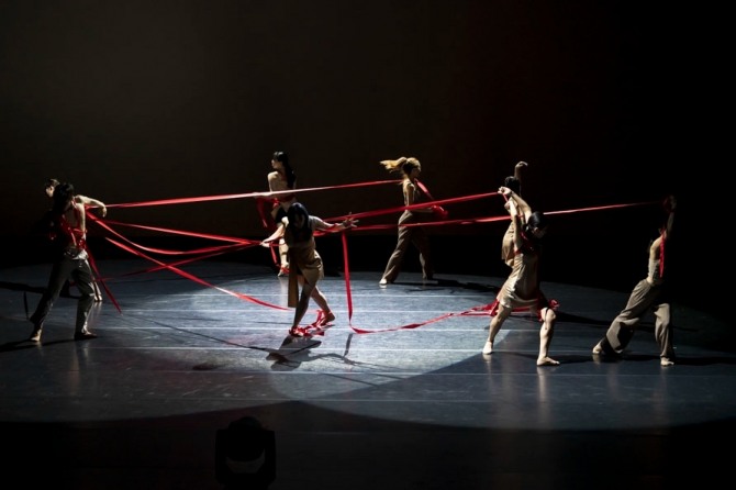 이정민 안무의 '혼선(混線)'