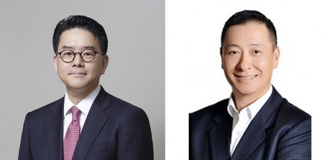 (왼쪽부터) 강희석 이마트·SSG닷컴 공동대표, 송호섭 스타버스 코리아 대표. 사진=각사