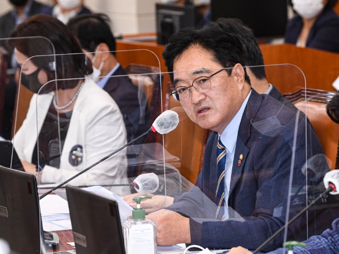 우원식 더불어민주당 의원이 9월 26일 서울 여의도 국회에서 열린 환경노동위원회 제2차 전체회의에서 발언하고 있다. 사진=뉴시스