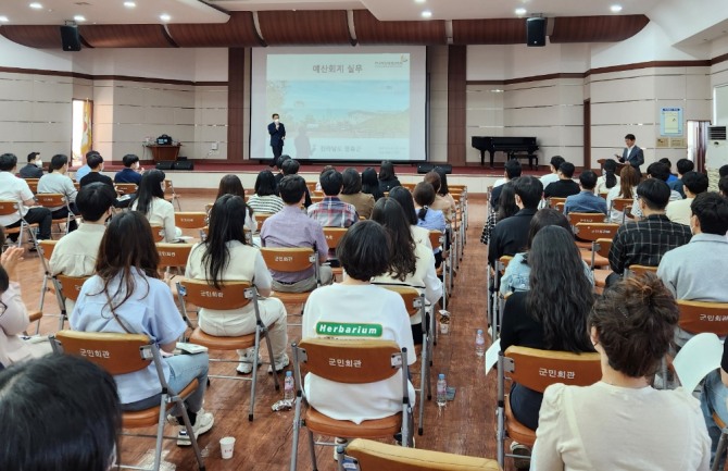 장흥군이 회계 실무 담당자의 전문성 확보와 역량강화에 나섰다. / 전남 장흥군=제공