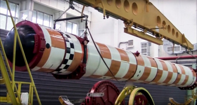 러시아 국방부가 제공한 날짜가 알려지지 않은 사진에 러시아의 핵 추진 엔진 장착 수중 드론 '포세이돈'의 모습이 보이고 있다. 사진=뉴시스