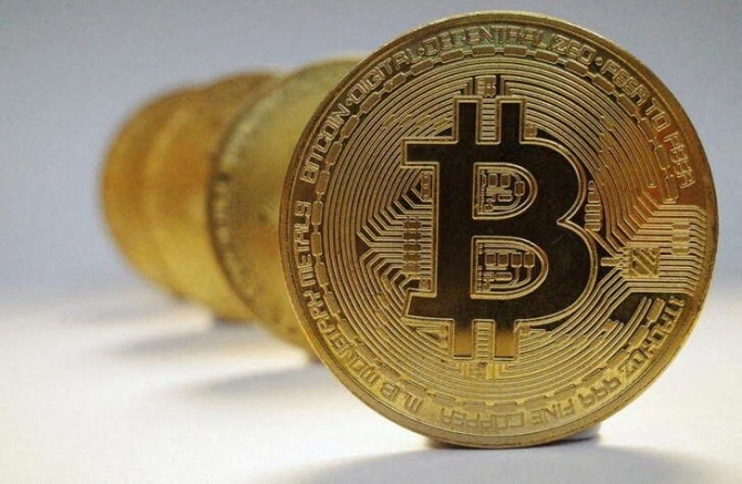 비트코인 해시레이트가 10월 들어 일일 기준으로 연일 사상 최고치를 경신하면서 10.8% 급등했다. 사진=로이터