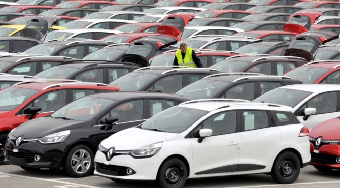 르노자동차 터키 공장에서 생산된 신차들이 지난 2013년 10월 14일(현지시간) 슬로베니아 코페르항에서 유럽 각국에 선적되기 전 대기하고 있다.