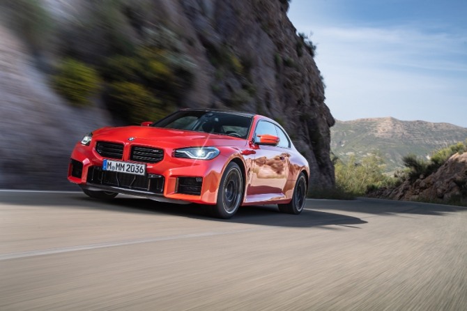 2023 BMW M2 주행 사진=BMW