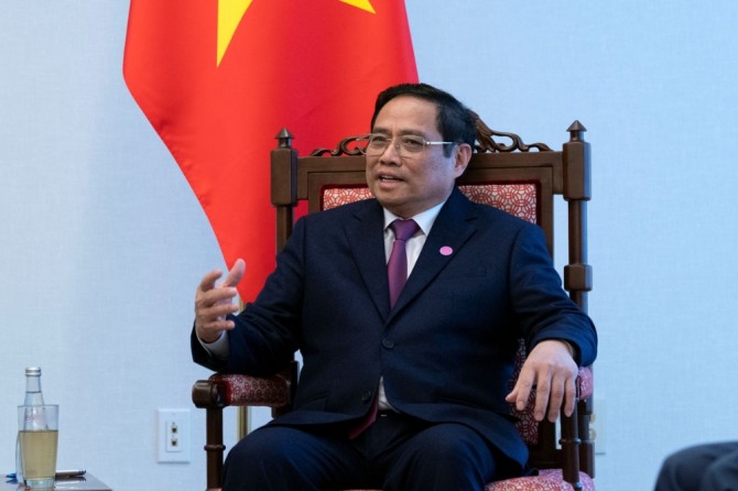 미 블링턴 국무장관과 대화중인 베트남 총리 팜민 친(사진=로이터)