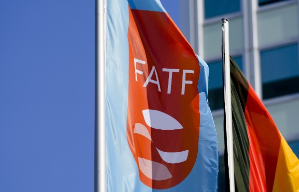 독일 베를린에 걸린 국제자금세탁방지기구(FATF)의 깃발. 사진=AP통신·뉴시스