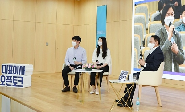 최윤호 삼성SDI 사장이 지난 4월 임직원들과 타운홀미팅 '오픈 토크' 시간을 가지며 소통과 협업을 강조했다. 이후 오픈 토크는 분기마다 진행 중이다. 사진=삼성SDI