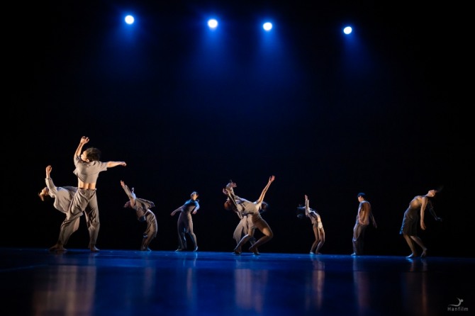 최은지 안무의 '섞이지 않는 사람들 2.0'