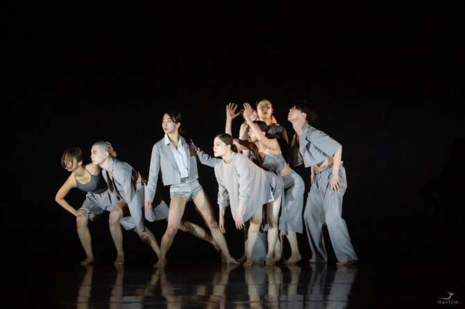 최은지 안무의 '섞이지 않는 사람들 2.0'