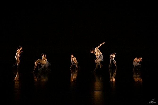 최은지 안무의 '섞이지 않는 사람들 2.0'