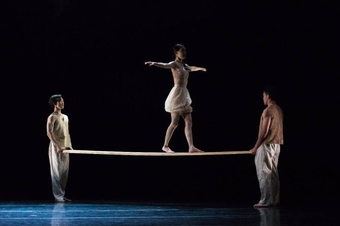 박혜리 안무의 'Never-Never Land'