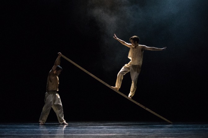 박혜리 안무의 'Never-Never Land'