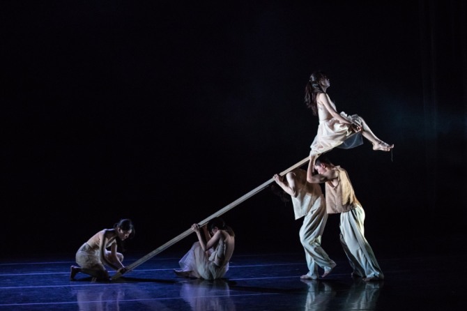 박혜리 안무의 'Never-Never Land'