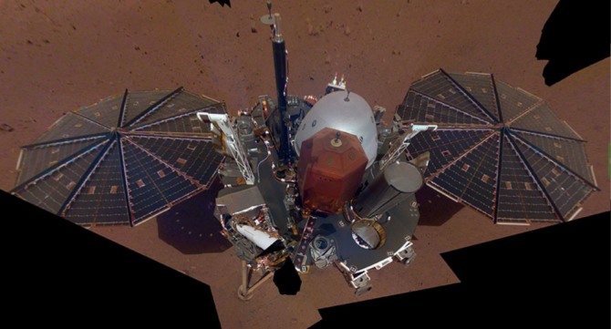 인사이트가 화성에 도착해 촬영한 인사이트의 셀카 모습. 사진=NASA