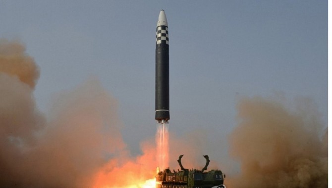 북한이 보유하고 있는 화성-17형 ICBM. 사진=연합뉴스