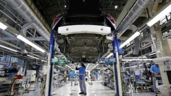 인도네싱 배터리 공사가 유럽 자동차 제조업체와 전기차 생산공장을 설립하고 호주 리튬기업의 리튬 지분 인수를 추진중인 것으로 알려졌다.