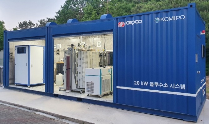 한국중부발전이 개발한 20kW급 블루수소 생산시스템. 사진=한국중부발전