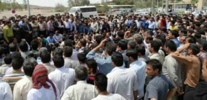 이란 석유산업 근로자들 파업에 철강 노동자들도 동참을 선언했다.