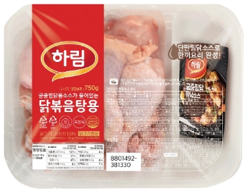 궁중찜닭용소스가 들어있는 닭볶음탕용. 사진=하림