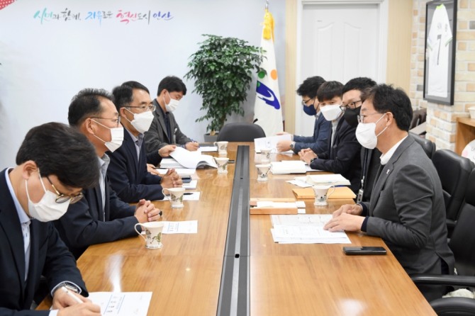 14일 안산시청에서 진행된 간담회는 이민근 시장과 한국농어촌공사 화안사업단강원대 단장 관계 공무원 등이 참석한 가운데 진행됐다. 사진=안산시