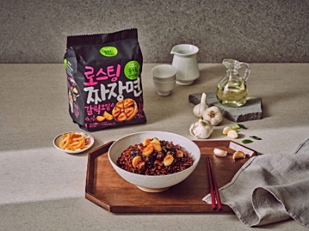 로스팅 짜장면 갈릭오일. 사진=풀무원