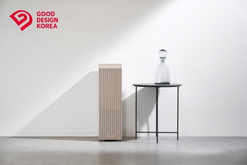 ‘2022 굿 디자인 어워드’에서 동상(특허청장상)을 수상한 코웨이 노블 가습기(AM-1421G). 사진=코웨이.