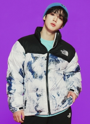 '노벨티 눕시 다운 재킷 P'를 착용한 노스페이스 홍보대사 김요한. 사진=영원아웃도어.