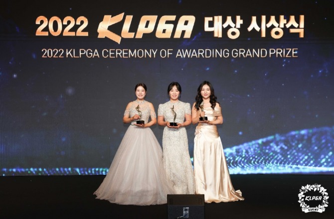 상금왕 박민지, 대상 김수지, 신인상 이예원(왼쪽부터) 사진=KLPGA 박준석 포토