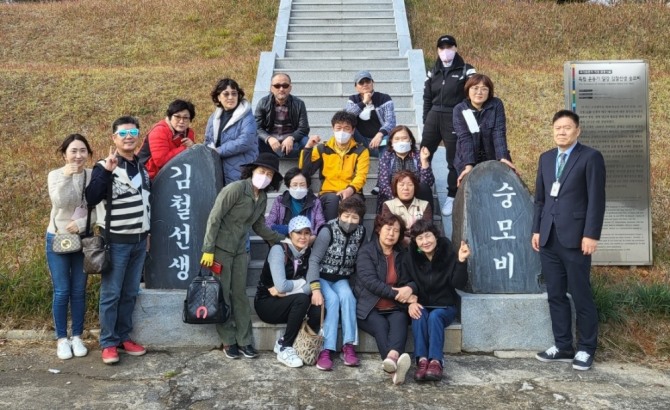  팸투어 참가자들이 기념촬영을 하고 있다. / 전남 함평군=제공