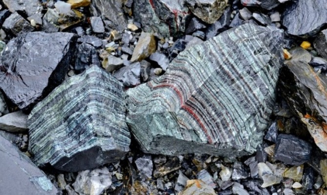철강 산업의 원료인 철광석.