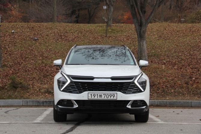 기아 스포티지 하이브리드 정면 모습. 사진=김정희 기자