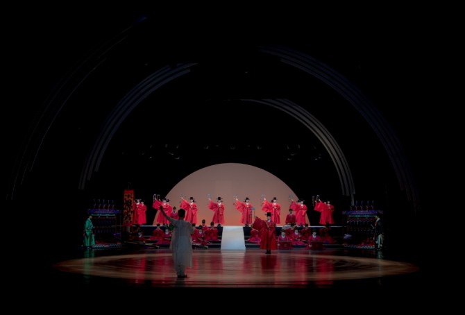 정신혜 안무의 '무아, 바람 딛고 오르다'(국립부산국악원, 2021)