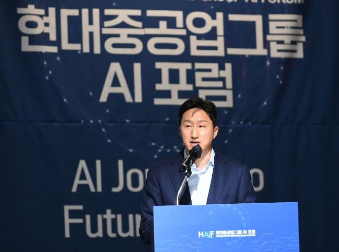 정기선 HD현대 사장이 6일 서울대학교 글로벌공학교육센터에서 개최한 AI 분야 산학연 포럼 ‘현대중공업그룹 AI포럼’(HAIF)에 참석해 개회사를 하고 있다. 사진=현대중공업그룹