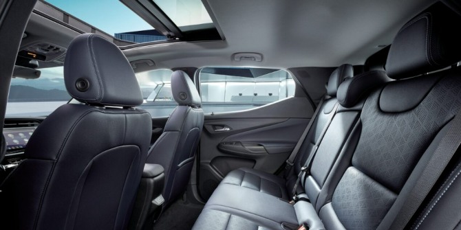 쉐보레 볼트EV 뒷좌석. 사진=한국지엠