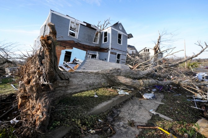 지난 11일(현지시간) 미국 켄터키주 메이필드에서 촬영된 토네이도 피해 주택 모습. 사진=AP/뉴시스