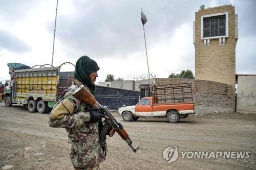 아프간 국경지대 스핀볼다크에서 경계 활동 중인 탈레반.사진=연합