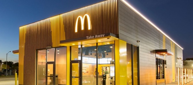 맥도날드가 미국 텍사스주 워트워스에서 최근 시범 영업에 들어간 자동화 매장. 사진=맥도날드