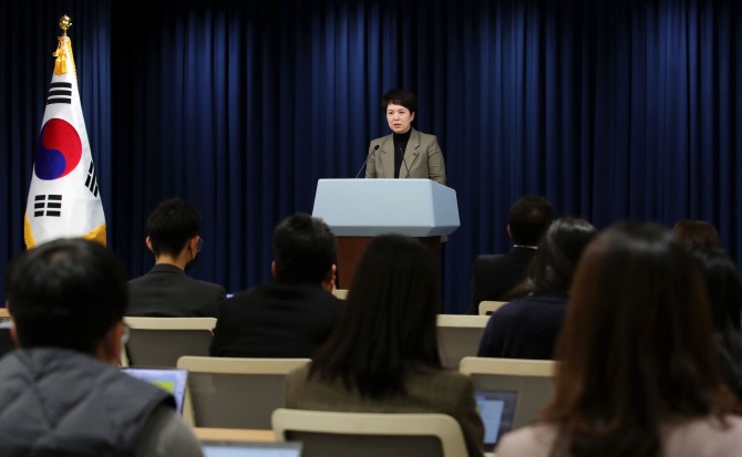 김은혜 홍보수석이 28일 오후 서울 용산 대통령실 청사 브리핑룸에서 윤석열 대통령 북한 무인기 영공 침범 관련 회의에 대해 브리핑하고 있다. 사진=뉴시스