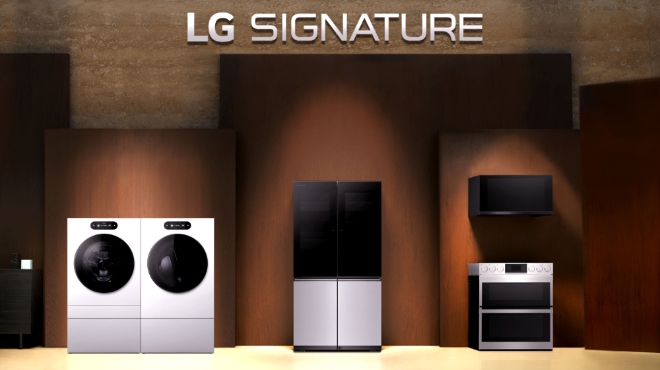 LG전자가 CES 2023에서 공개하는 超프리미엄 LG 시그니처 2세대 제품들. 왼쪽부터 세탁기, 건조기, 듀얼 인스타뷰 냉장고, 후드 겸용 전자레인지(위), 더블 슬라이드인 오븐(아래). 사진=LG전자
