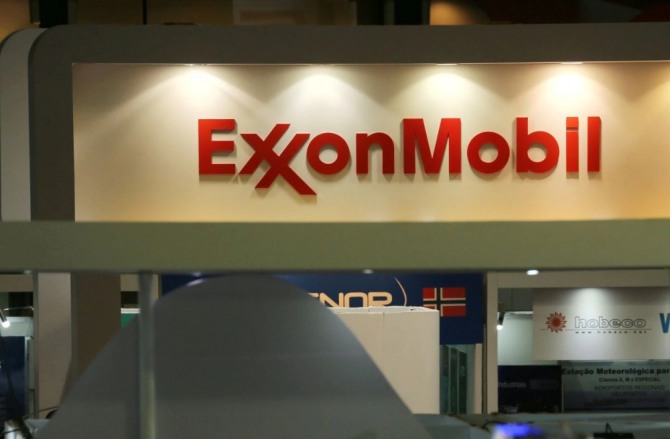미국 석유오일기업 대표주자인 엑손모빌 회사의 로고.  사진=로이터