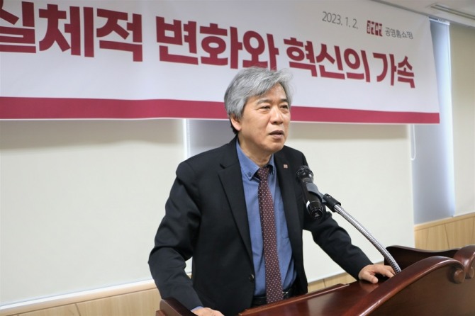 1월2일 마포구 상암동 공영홈쇼핑 본사에서 열린 신년행사에서 조성호 대표가 신년사를 발표하고 있다. 사진=공영홈쇼핑