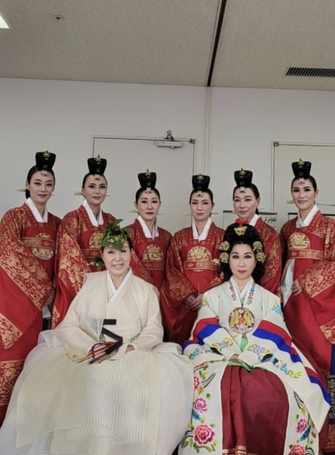 김영주 안무의 '열림과 풀림의 기원무'