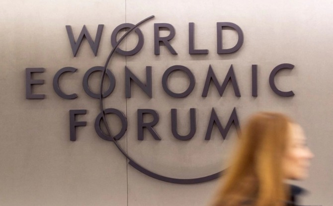 2023년 스위스 다보스에서 열린 세계경제포럼(WEF) 로고. 사진=로이터