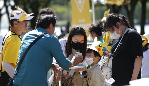 일산 호수공원에서 지난해 9월 열린 '포켓몬 고 사파리존'의 이용객들. 사진=나이언틱