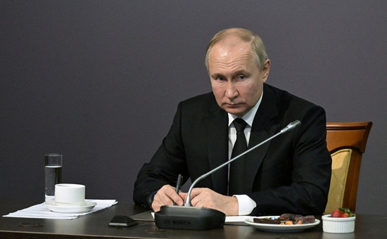 블라디미르 푸틴 러시아 대통령이 지난 18일 러시아 상트페테르부르크에서 제2차 세계 대전 중 레닌그라드 포위 돌파 80주년을 기념행사에 참석하고 있다. 사진=로이터