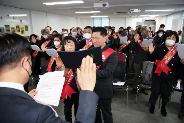 결의문을 낭독하고 있는 강서·양천구 한국공인중개사협회 회원들. 사진=한국공인중개사협회